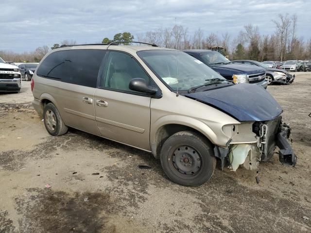 2004 Chrysler Town & Country LX