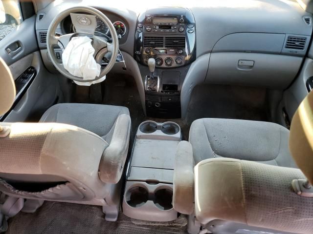 2005 Toyota Sienna CE