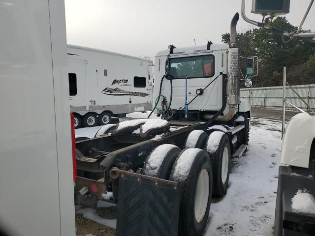 2001 Mack 600 CH600