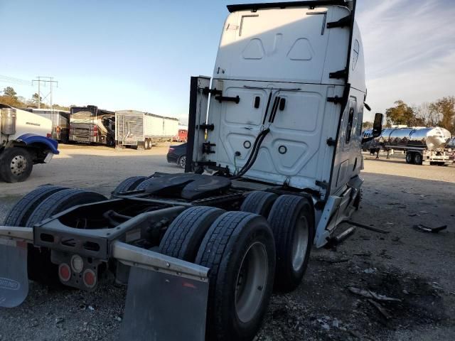 2019 Freightliner Cascadia 126