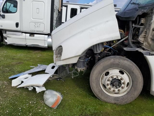 2010 Freightliner Cascadia 125