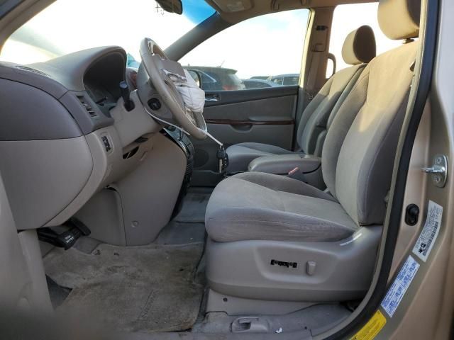 2004 Toyota Sienna XLE