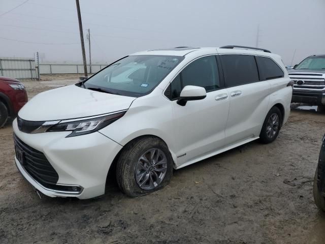 2021 Toyota Sienna XLE