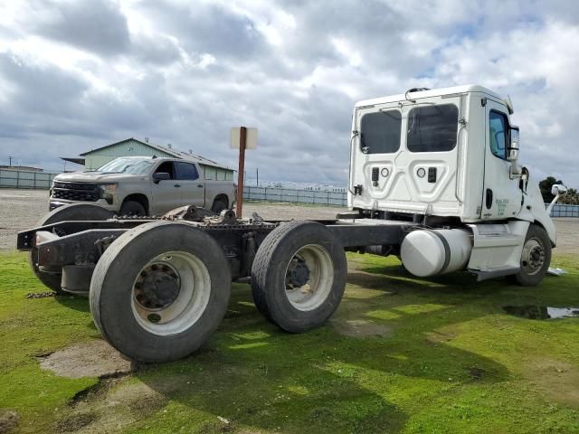 2010 Freightliner Cascadia 125