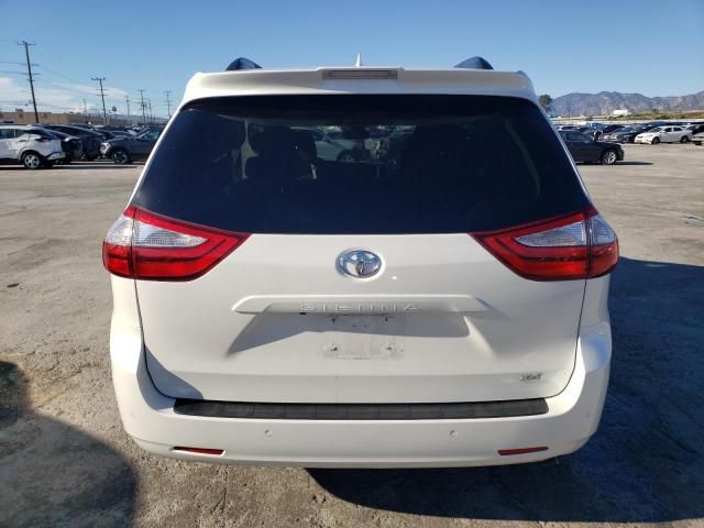 2018 Toyota Sienna XLE