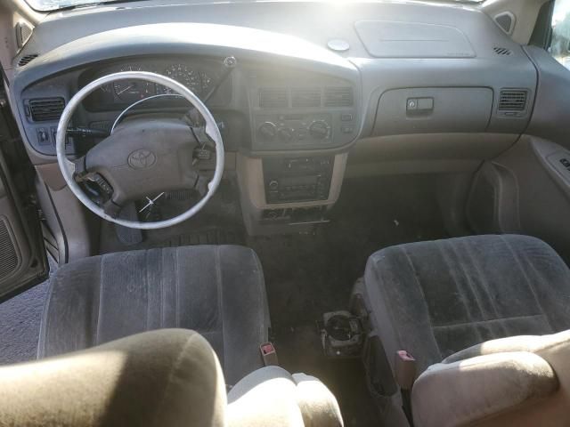 2000 Toyota Sienna LE