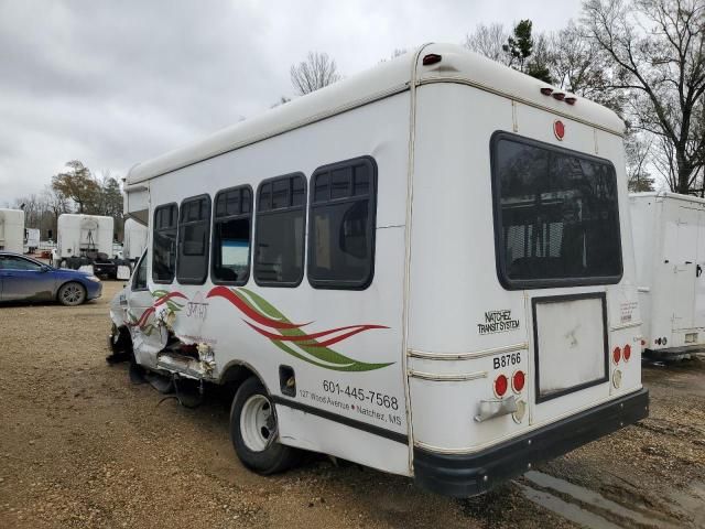 2014 Ford Econoline E350 Super Duty Cutaway Van