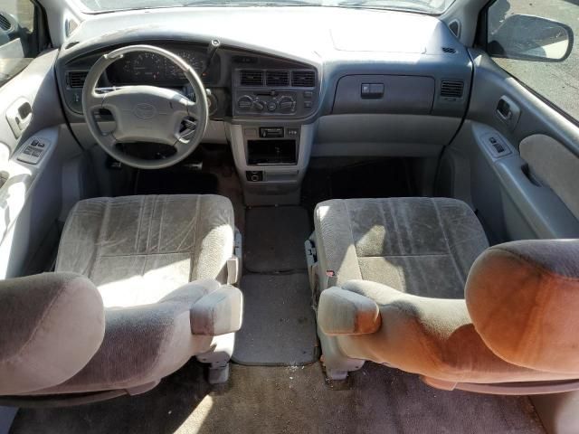 1998 Toyota Sienna LE