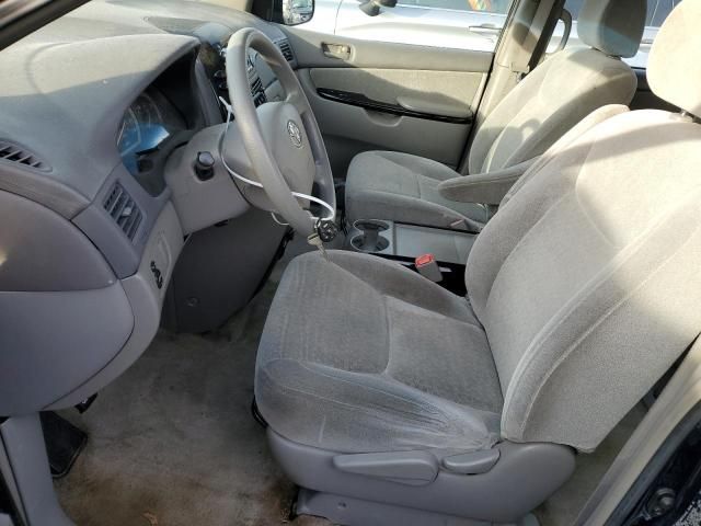 2005 Toyota Sienna CE