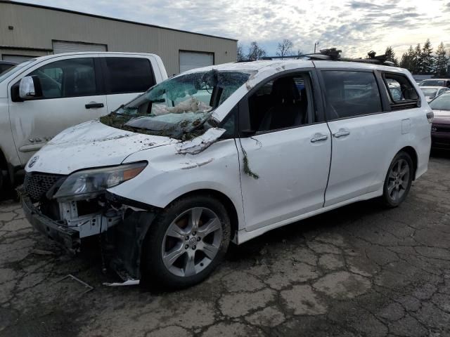 2013 Toyota Sienna Sport