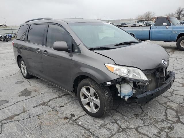 2016 Toyota Sienna LE