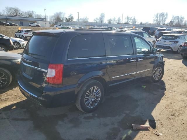 2014 Chrysler Town & Country Touring L