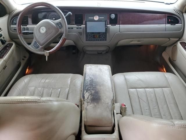 2003 Lincoln Town Car Signature