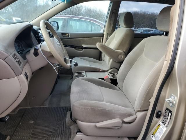 2005 Toyota Sienna CE