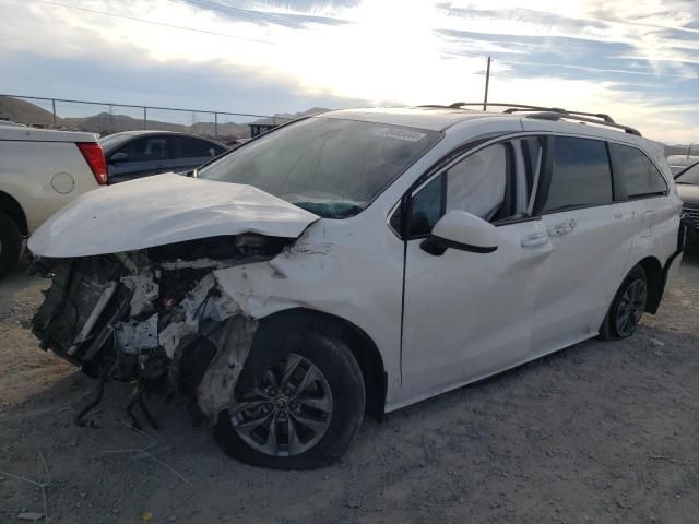 2022 Toyota Sienna LE