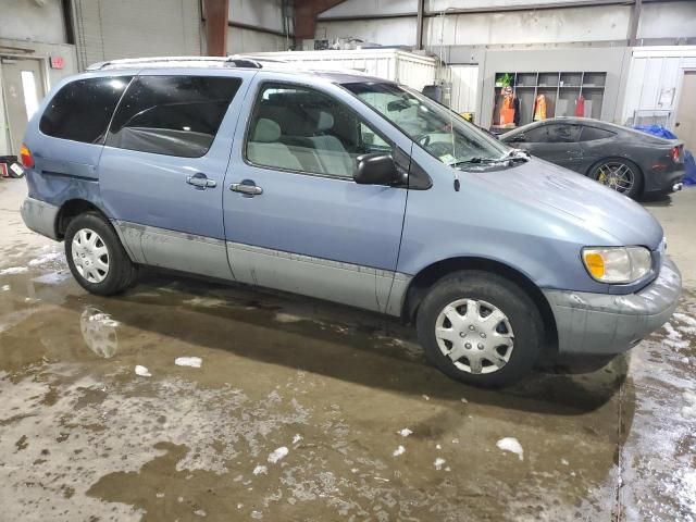 2000 Toyota Sienna LE