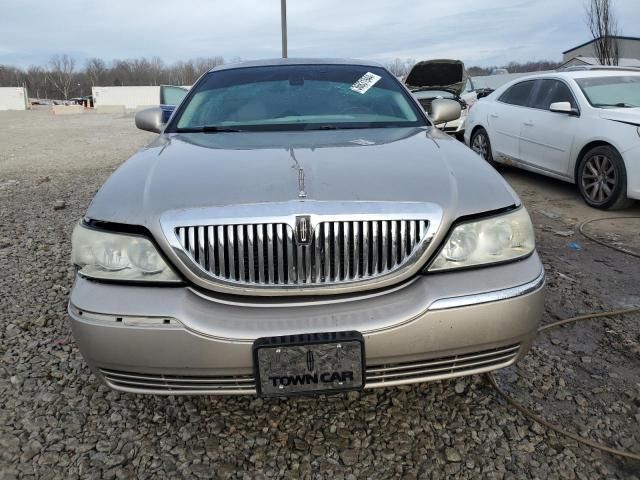 2003 Lincoln Town Car Signature