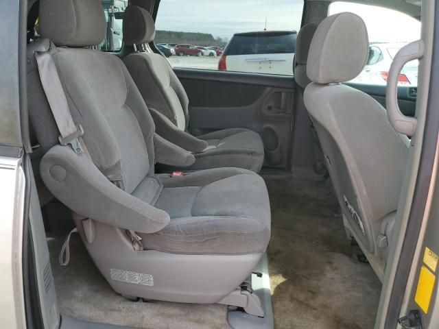 2005 Toyota Sienna CE