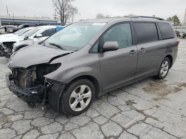 2016 Toyota Sienna LE