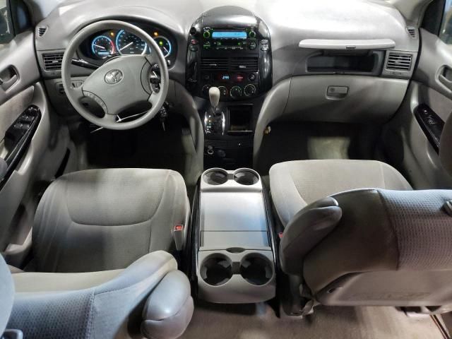 2004 Toyota Sienna CE