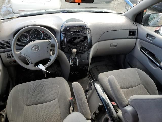 2004 Toyota Sienna CE