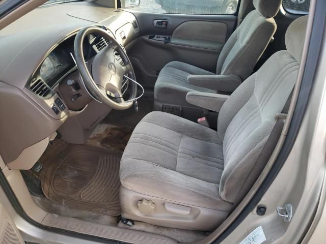 2002 Toyota Sienna CE