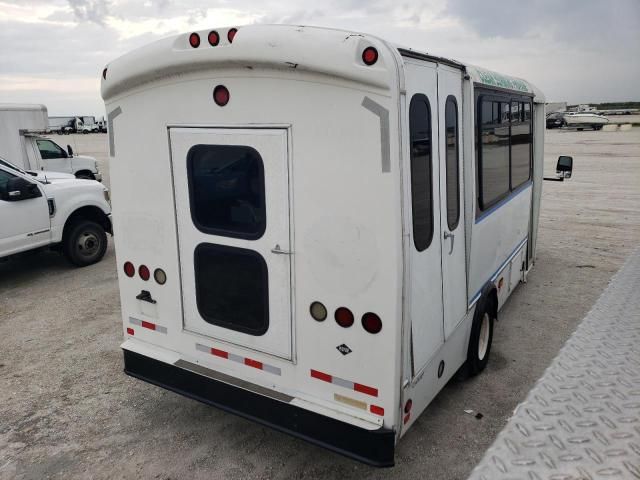 2015 Ford Econoline E450 Super Duty Cutaway Van