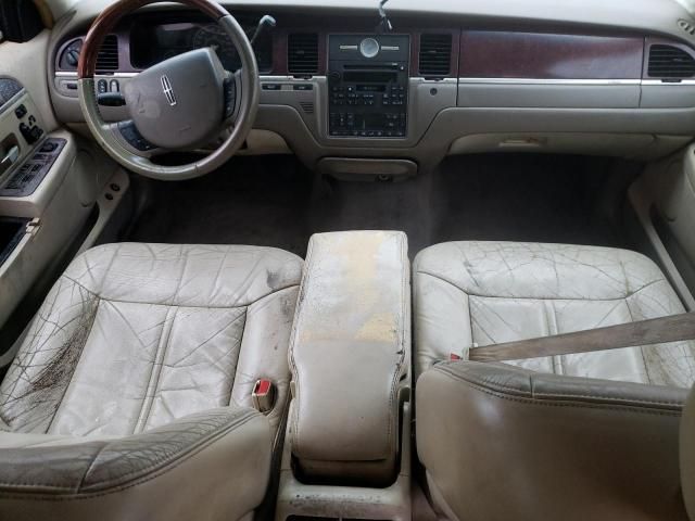 2005 Lincoln Town Car Signature Limited