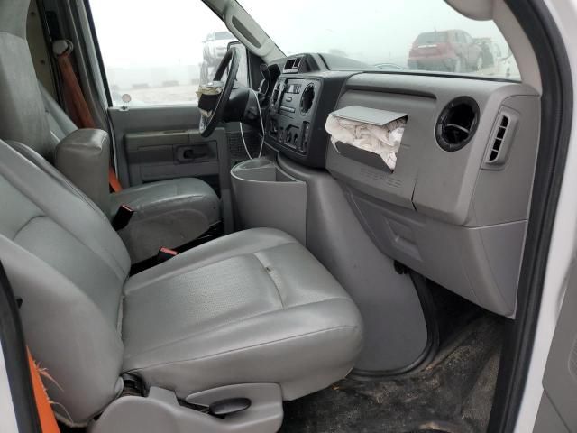 2015 Ford Econoline E350 Super Duty Cutaway Van