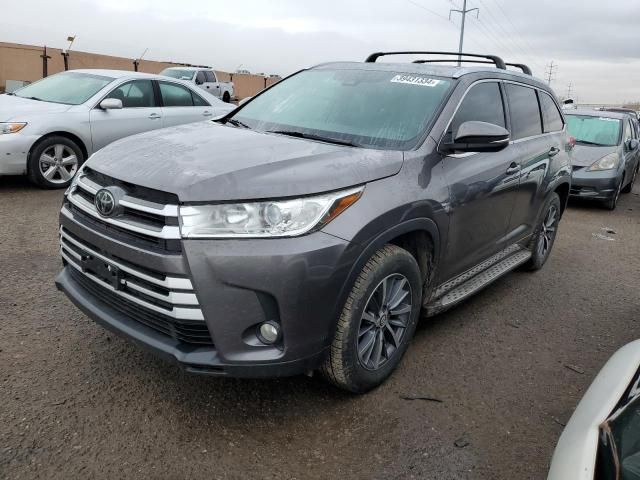 2017 Toyota Highlander SE