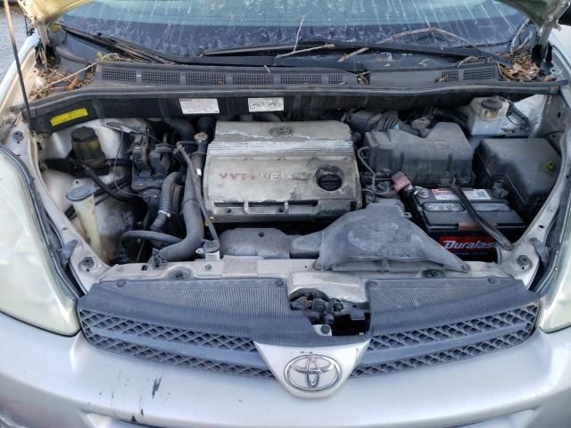 2004 Toyota Sienna CE