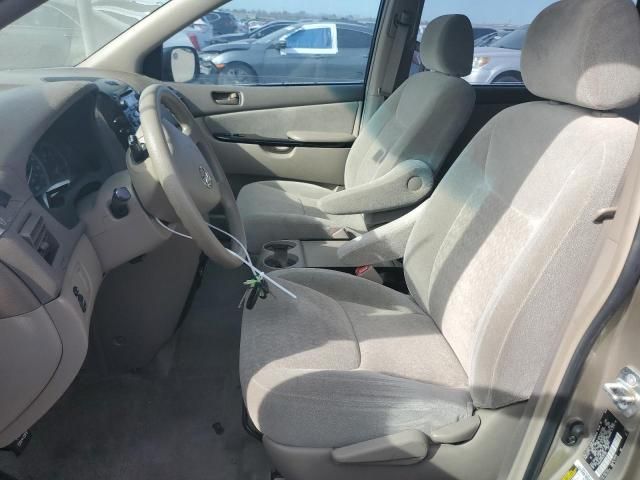 2005 Toyota Sienna CE