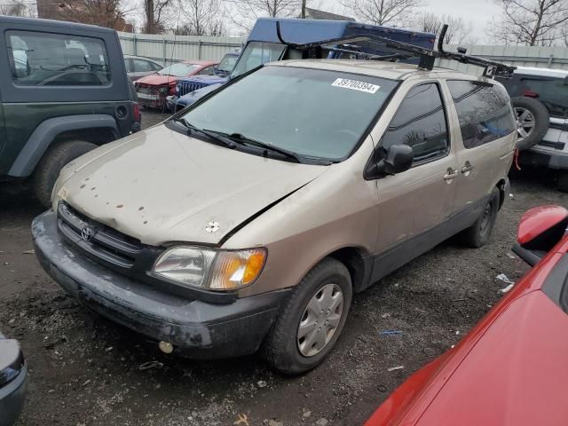 2000 Toyota Sienna LE