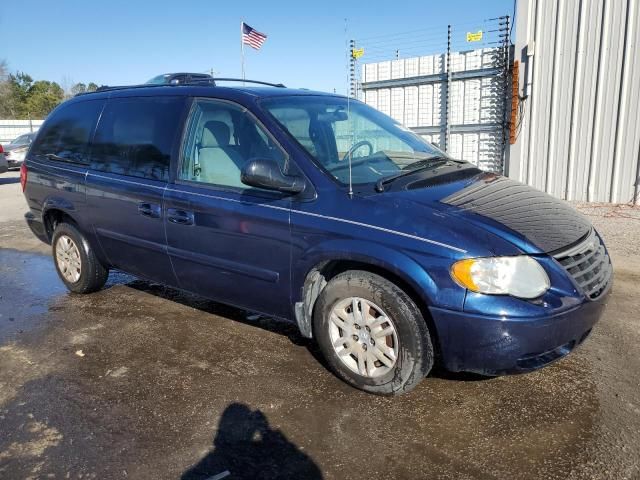 2005 Chrysler Town & Country LX