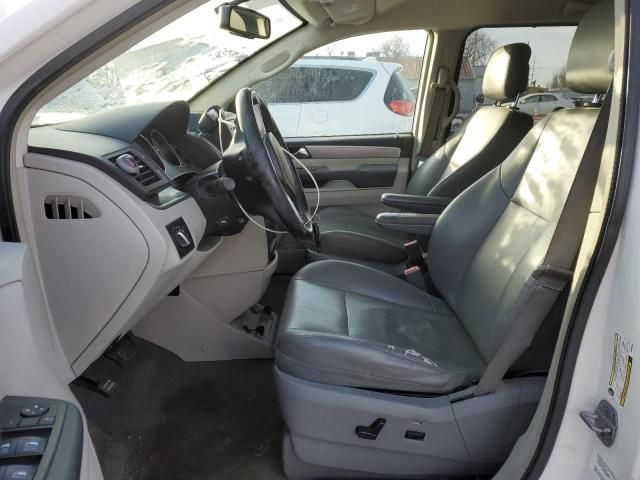 2012 Volkswagen Routan SE