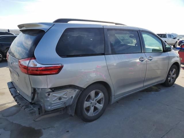 2016 Toyota Sienna LE