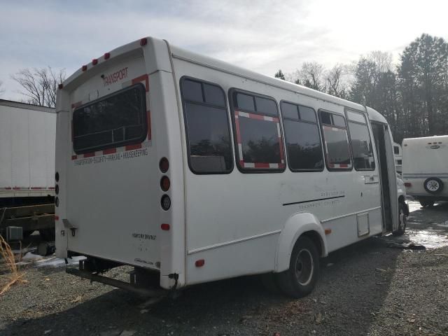 2018 Ford Econoline E450 Super Duty Cutaway Van