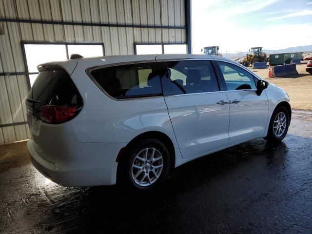 2024 Chrysler Voyager LX