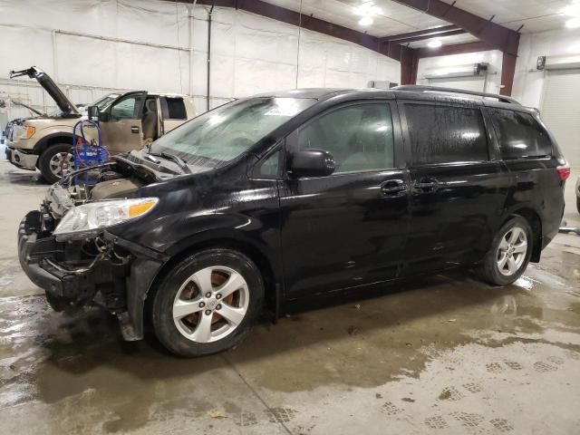 2017 Toyota Sienna LE