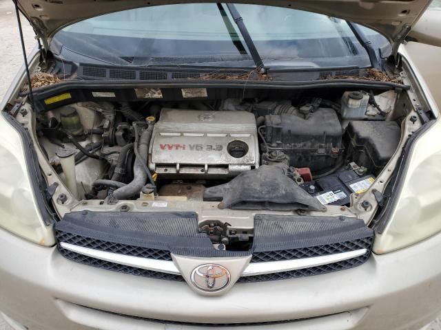 2005 Toyota Sienna XLE