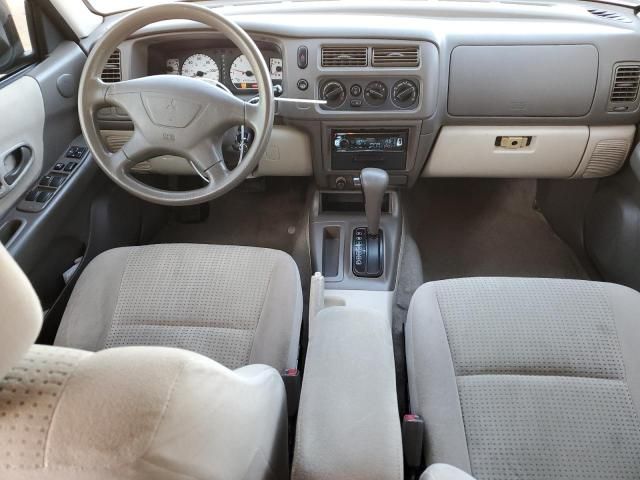 2004 Mitsubishi Montero Sport ES