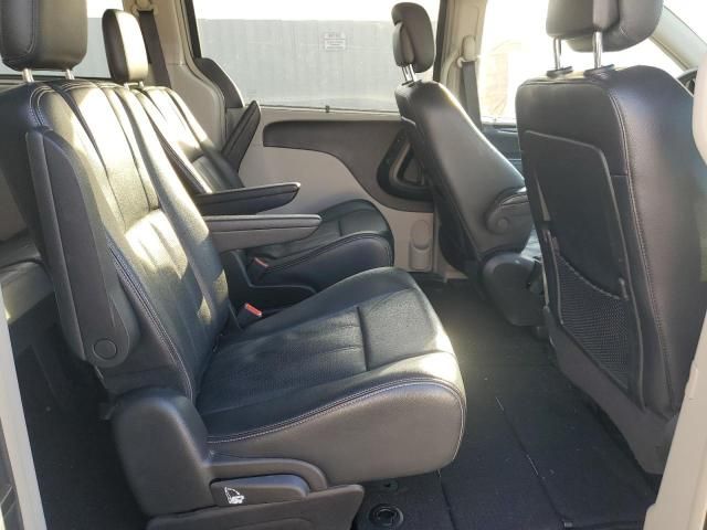 2014 Chrysler Town & Country Touring L