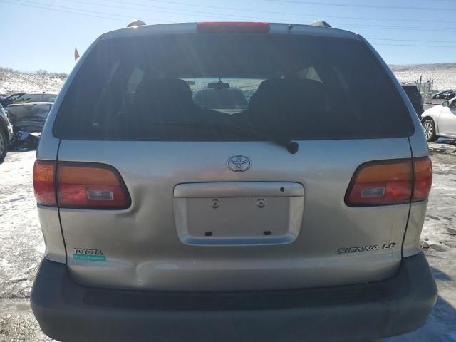 2000 Toyota Sienna LE