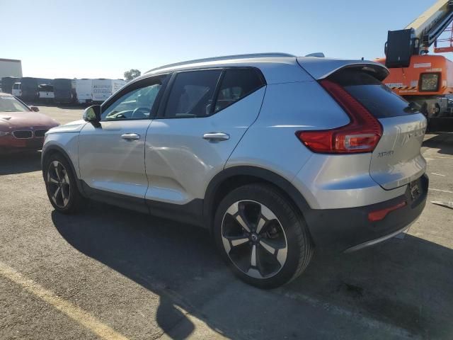 2019 Volvo XC40 T5 Momentum