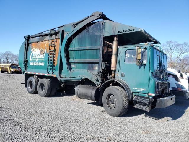 2004 Mack 600 MR600