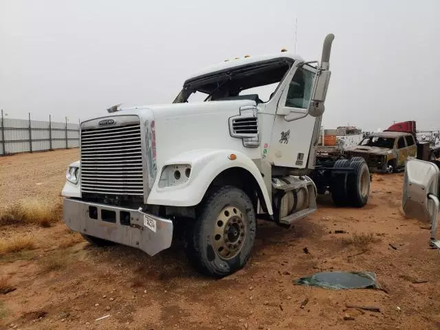 2020 Freightliner 122SD