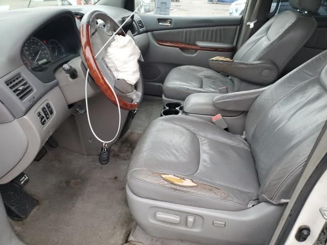 2005 Toyota Sienna XLE