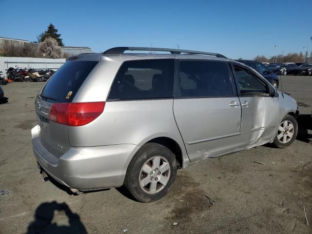 2004 Toyota Sienna CE