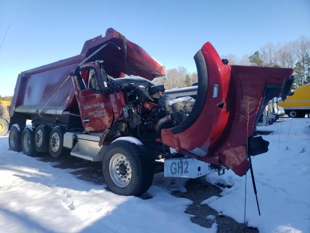 2023 Kenworth Construction T880