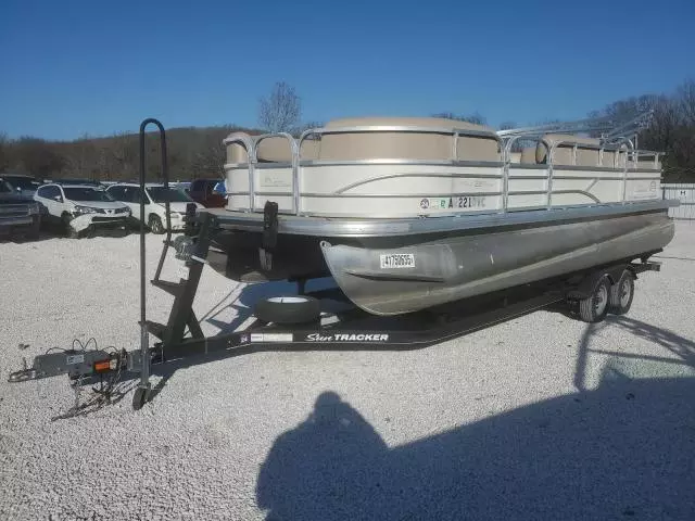 2017 Sun Tracker Partybarge